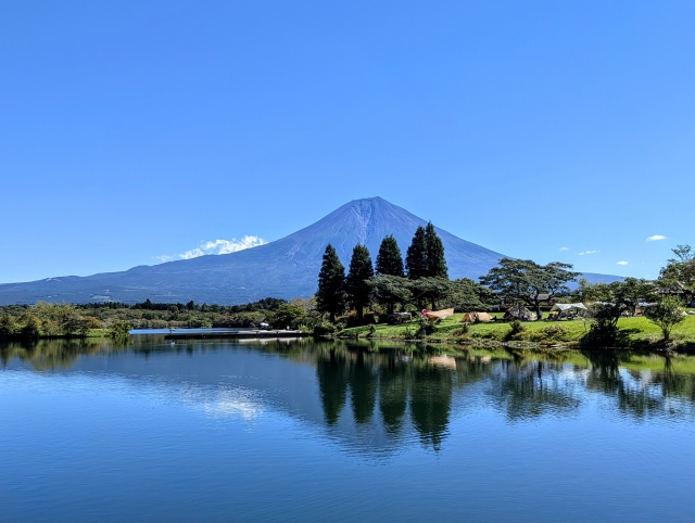 田貫湖越しに見る富士山