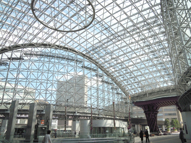 金沢駅のもてなしドーム