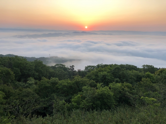 高谷山からの朝日と雲海