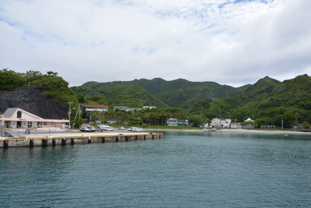母島沖港