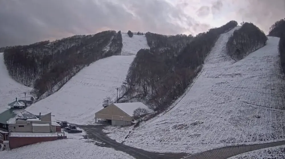 専用　川尻河野白岩 ナイター開始前にエキスパートコースは圧雪作業を行います
