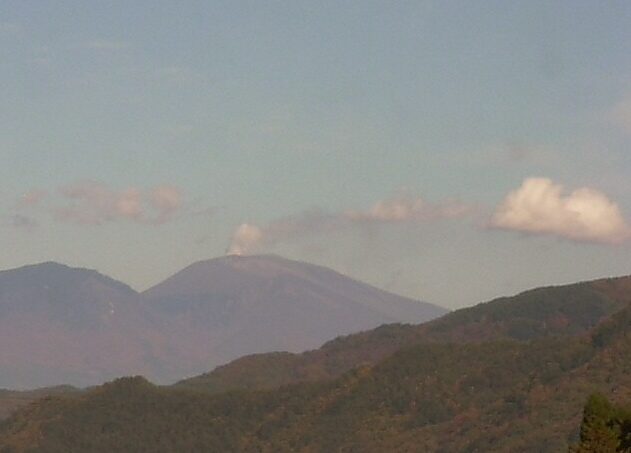 長和町和田庁舎浅間山方面