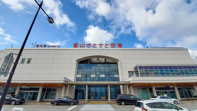 富山空港