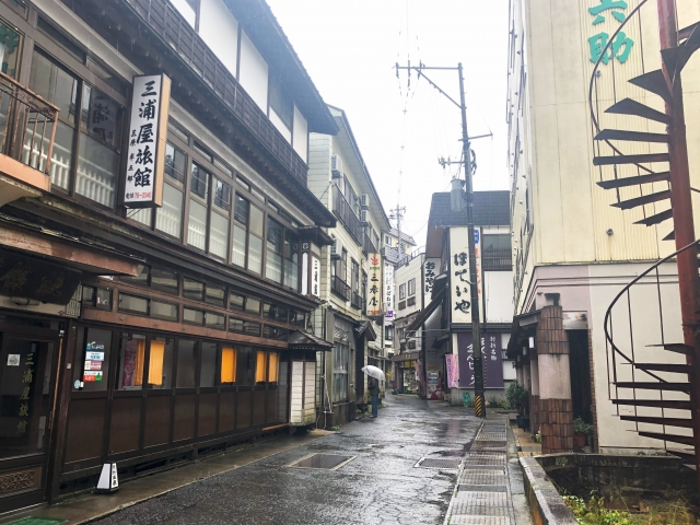 肘折温泉街