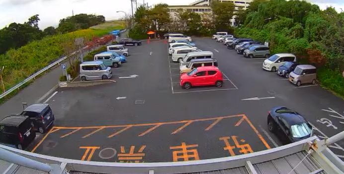 茅ヶ崎市屋内温水プール駐車場