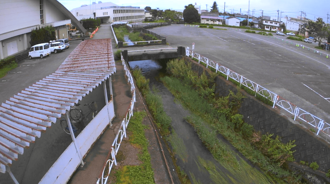 五行川氏家体育館脇