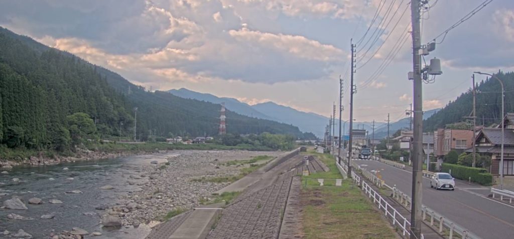 飛騨川禅昌寺駅入口