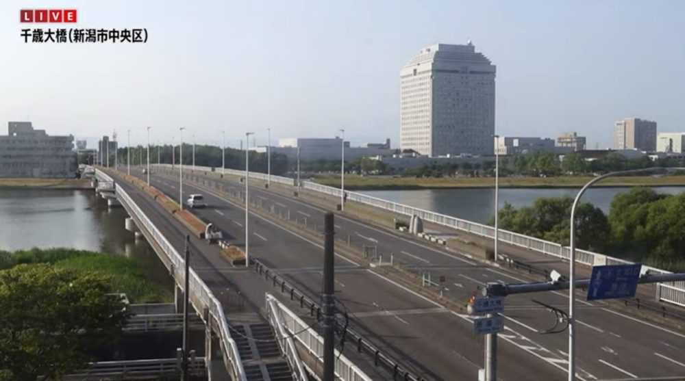 信濃川千歳大橋