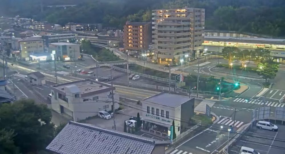 神戸三田線谷上駅前交差点