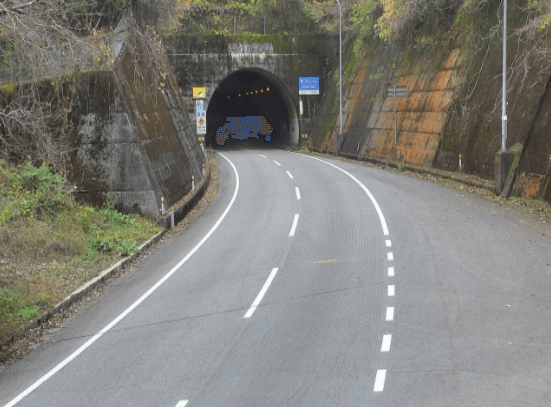 国道380号真弓トンネル内子町側