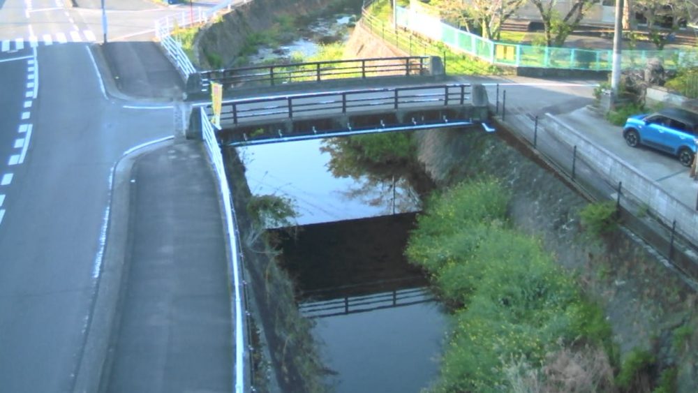 左津留川南津留小学校橋