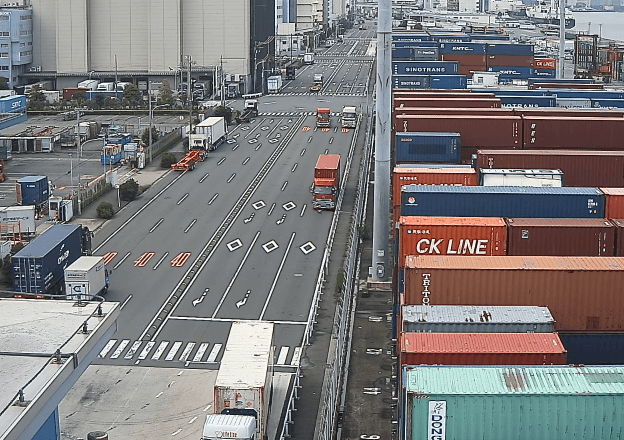 品川埠頭背後道路