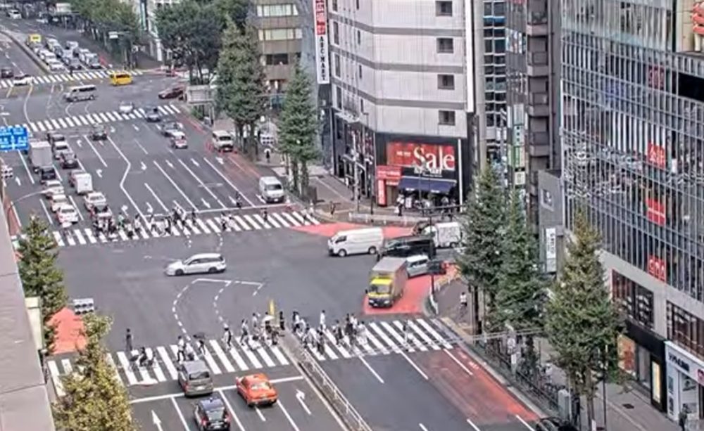 新宿五丁目交差点