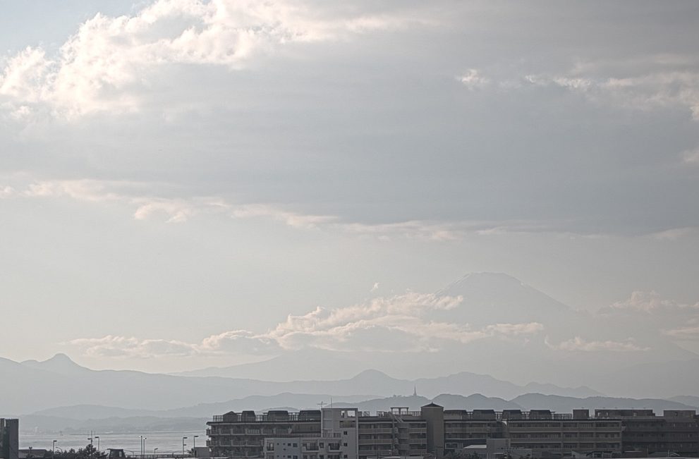 湘南江の島駅富士山