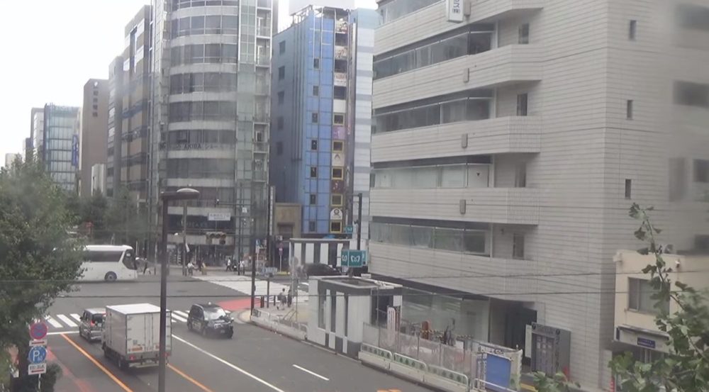 外神田末広町駅前交差点付近