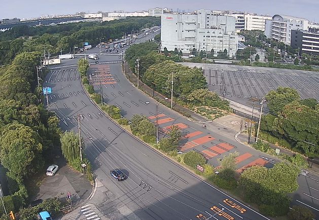 大井埠頭南部陸橋下交差点付近