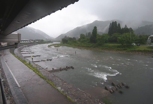 和良川和良診療所裏